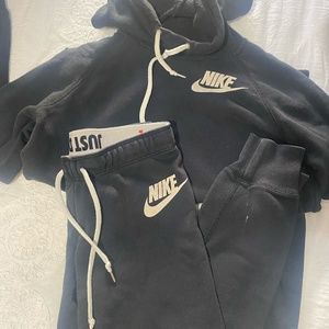 NIKE womens outfit including hoodie and pants, sml